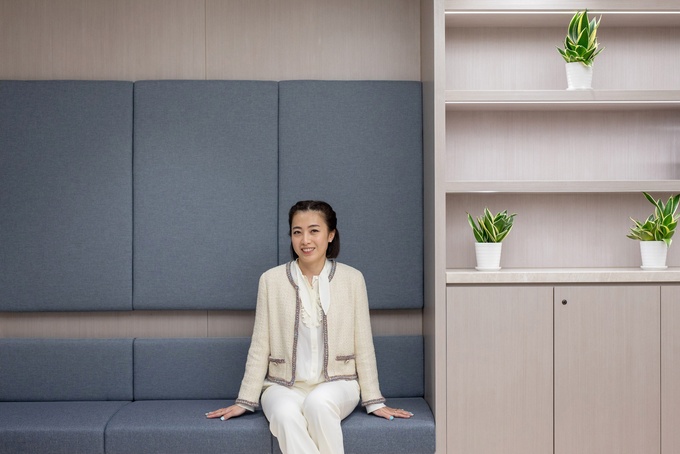 Từ phóng viên giải trí thành bà trùm bất động sản